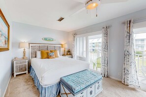 2 bedrooms, WiFi - Santa Rosa retreat steps from private beach with pool & balcony (Santa Rosa Beach)