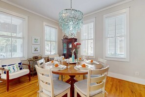Dining - Coastal home with 2 community pools, bikes, front porch & balcony - near beach (Santa Rosa Beach)