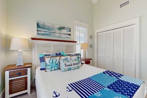 3 bedrooms, desk, iron/ironing board, WiFi - Coastal home with 2 community pools, bikes, front porch & balcony - near beach (Santa Rosa Beach)