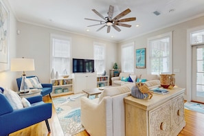 TV - Coastal home with 2 community pools, bikes, front porch & balcony - near beach (Santa Rosa Beach)