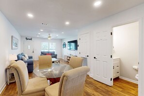 Interior - Partial Gulf-view getaway with deck, full kitchen, washer&dryer, & central AC (Panama City Beach)