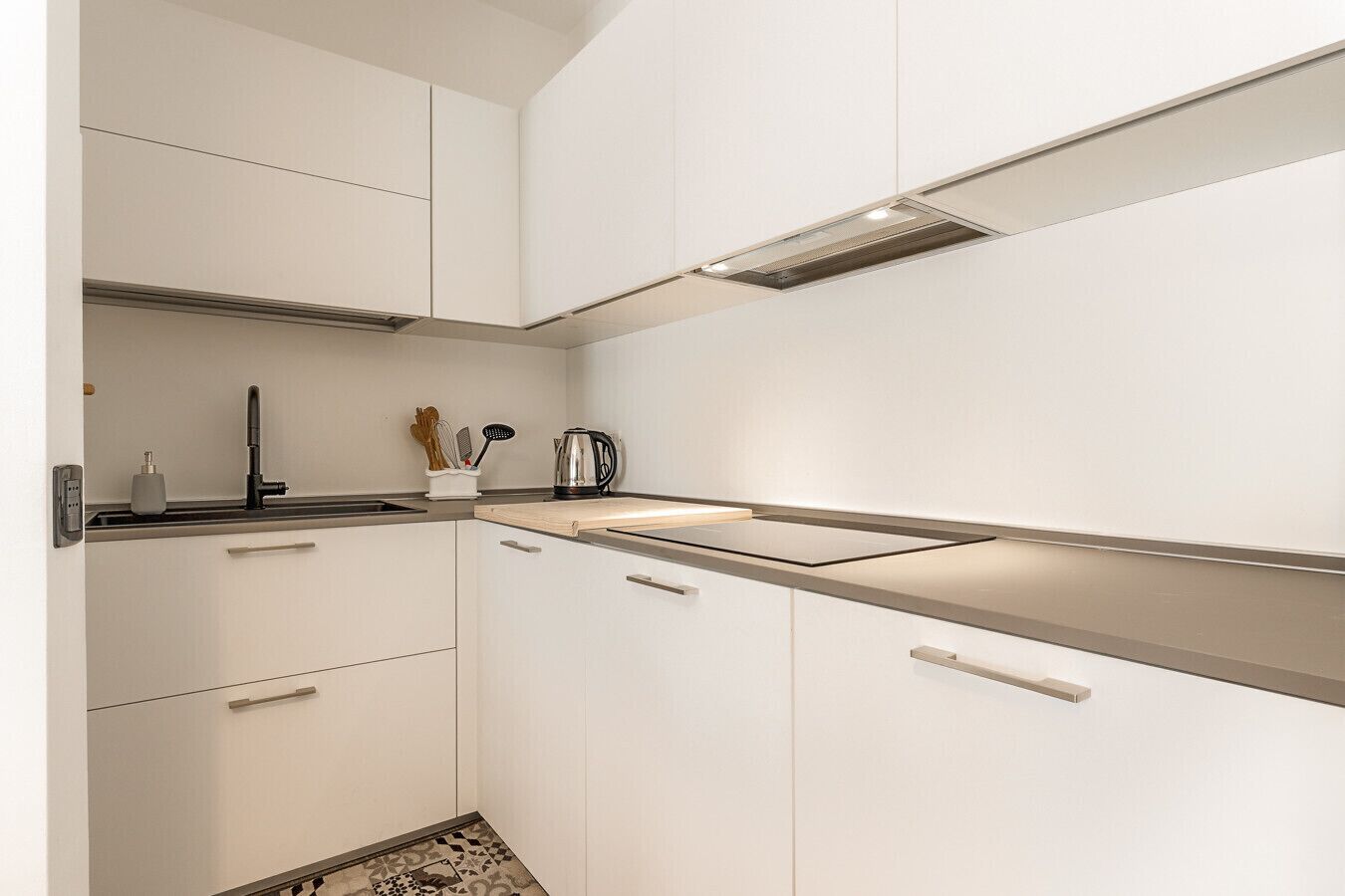 Kühlschrank, Mikrowelle, Wasserkocher, Toaster