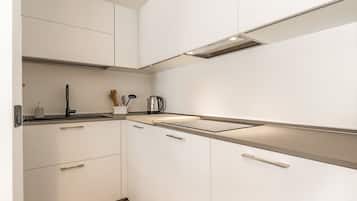 Kühlschrank, Mikrowelle, Wasserkocher, Toaster