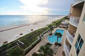 Pool - Beautiful west-facing home in Gulf-front building with pool & hot tub (Panama City Beach)