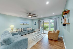 TV, offices - Beachy townhome w/ shared pool, tennis, & shuffleboard (Panama City Beach)