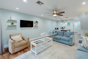 TV, offices - Beachy townhome w/ shared pool, tennis, & shuffleboard (Panama City Beach)