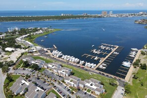Marina - Bayfront condo near beach,golf with harbor views, central AC, & W&D (Panama City Beach)