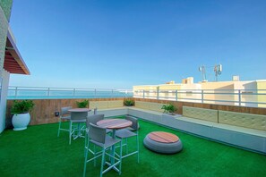 Basic Apartment | Outdoor dining - Mirante #406 - Two Bedroom Apartment by Carpediem (Fortaleza)