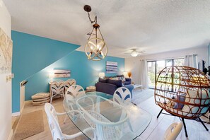 Dining - Relaxing townhome with pool, tennis court, beach access, balcony, patio, & TV (Panama City Beach)