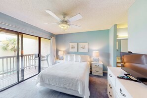 2 bedrooms, iron/ironing board, WiFi, bed sheets - Relaxing townhome with pool, tennis court, beach access, balcony, patio, & TV (Panama City Beach)