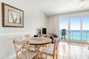 Dining - Gulf-front condo with beautiful sunset views, pool, tiki bar, fitness room & W&D (Panama City Beach)