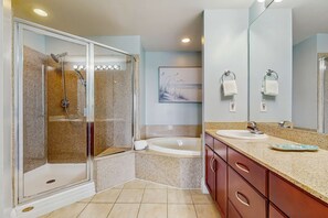 Shower, hair dryer, towels - Gorgeous coastal condo with shared pool and private patio (Panama City Beach)