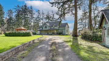 House (5 Bedrooms) | Interior