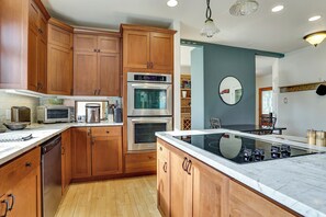 House (5 Bedrooms) | Interior - Hot Tub & Pond View! Private Friday Harbor Retreat (Friday Harbor)