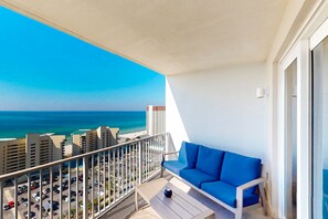Property grounds - Gulf View & Laketown Wharf Condo with full kitchen, shared pool and beach access (Panama City Beach)