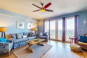 TV, DVD player, offices - Gulf View & Laketown Wharf Condo with full kitchen, shared pool and beach access (Panama City Beach)
