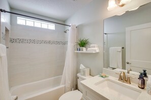 Interior - Stroll to Shore: Pet-friendly Flagler Beach Escape (Flagler Beach)