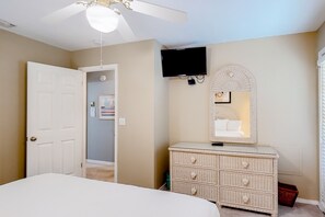 2 bedrooms, iron/ironing board, WiFi, bed sheets - Gulf Highlands condo with pool, hot tub, tennis, fitness center, & private patio (Panama City Beach)