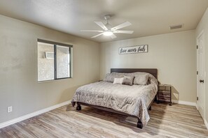 Interior - 2 Mi to Sara Park: Family Retreat w/ Fire Pit (Lake Havasu City)