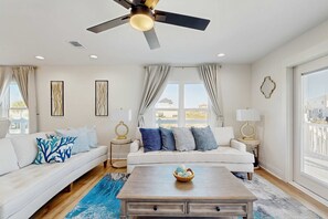 TV, offices - Nautical home in beach community with Water views close to beach access (Navarre)