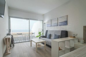 TV - Modern Studio with terrace in Pº Las Canteras. (Las Palmas de Gran Canaria)