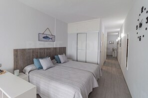 1 bedroom, iron/ironing board, WiFi - Modern Studio with terrace in Pº Las Canteras. (Las Palmas de Gran Canaria)