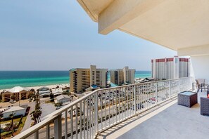 Property grounds - Gulf-view getaway with a wraparound balcony, pools, hot tub, & putting green (Panama City Beach)