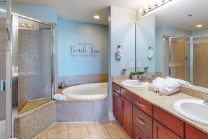 Shower, hair dryer, towels - Beach home with balcony Gulf views & shared pool/hot tub (Panama City Beach)