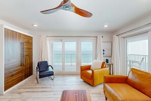 TV, offices - Oceanfront condo with wrap-around balcony, shared pool, tennis, WiFi (Panama City Beach)