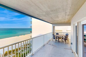 Outdoor dining - Oceanfront condo with wrap-around balcony, shared pool, tennis, WiFi (Panama City Beach)