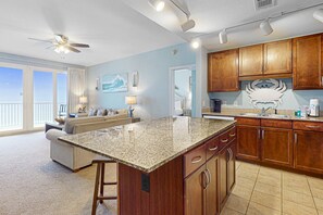 Interior - Beachfront 18th-floor condo with hot tub, heated pool, balcony, gym, W/D, AC (Panama City Beach)