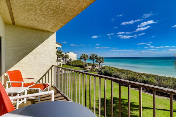 Property grounds - Beachfront Corner Condo w/ Free WiFi, Stunning Gulf View, & a Shared Pool (Santa Rosa Beach)
