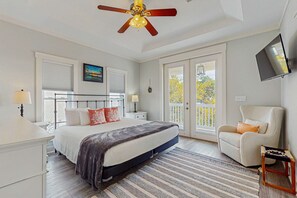4 bedrooms, desk, iron/ironing board, WiFi - Beautiful Home S. of 30a, By Gulf, Beaches, Pool, & Dune Lakes (Santa Rosa Beach)