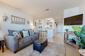 TV, offices - Third-Floor Studio w/ Shared Pool, Sound View, High-Speed WiFi, & Central AC (Navarre Beach)