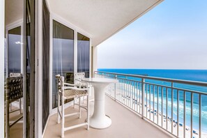 Property grounds - Spacious Gulf Front Condo with Private W/D and Shared Pool (Navarre Beach)