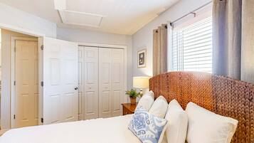 1 bedroom, iron/ironing board, Internet, bed sheets