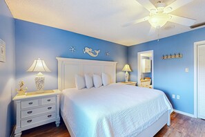 1 bedroom, iron/ironing board, WiFi, bed sheets - Gorgeous beachfront condo with shared pool, hot tub and beach access (Panama City Beach)