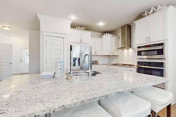 Fridge, microwave, oven, stovetop - Home with pool & dock access - blocks to beach, Powell Lake, & state park (Inlet Beach)