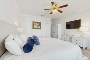 3 habitaciones, tabla de planchar con plancha, wifi y ropa de cama 