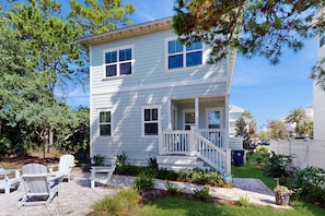 Terrace/patio - Home with pool & dock access - blocks to beach, Powell Lake, & state park (Inlet Beach)