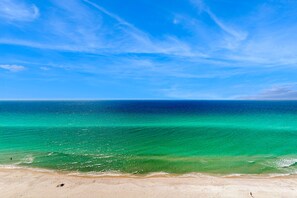 On the beach - Modern, Gulf-front condo with pool, hot tub & high-speed WiFi (Panama City Beach)