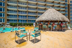 Terrace/patio - Waterfront w/ Views, Pools, Hot Tub, Gym - Walk to Beach, Snowbirds Welcome (Panama City Beach)