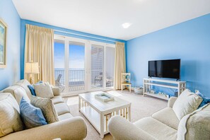 TV, offices - Gulf-front getaway with multiple pools and hot tubs plus WiFi & washer/dryer (Panama City Beach)