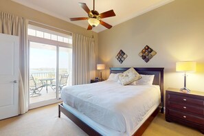 2 bedrooms, iron/ironing board, WiFi, bed sheets - Bayfront condo w/ amazing views, shared hot tub & community pool (Panama City Beach)