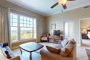 TV, DVD player, offices - Bayfront condo w/ amazing views, shared hot tub & community pool (Panama City Beach)