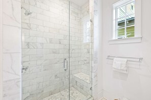 Shower, towels - Seagrove Serenity, 4BR Coastal Retreat with Pool & Bikes (Santa Rosa Beach)