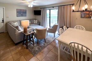 TV, DVD player - Coastal condo with patio & shared pool,tennis courts (Santa Rosa Beach)