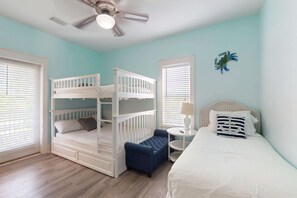 2 bedrooms, iron/ironing board, Internet, bed sheets - Dog-friendly bungalow with on-site pool, hot tub, free WiFi, and washer&dryer (Santa Rosa Beach)