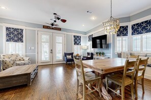 Dining - Spacious Home with Private Pool, dog-friendly, 2 Blocks to Beach (Santa Rosa Beach)