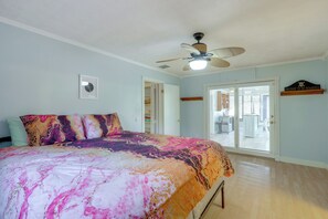 House (2 Bedrooms) | Interior - Sunroom & Spacious Yard! Family Gem in Orange Park (Orange Park)